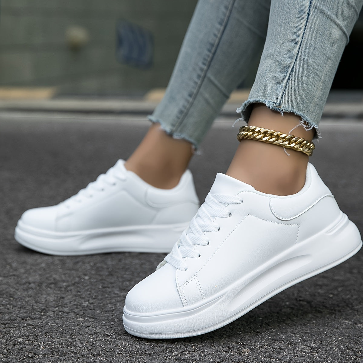 Baskets femme – Cuir lisse – Basse – Semelle surélevée – Fermeture à lacets