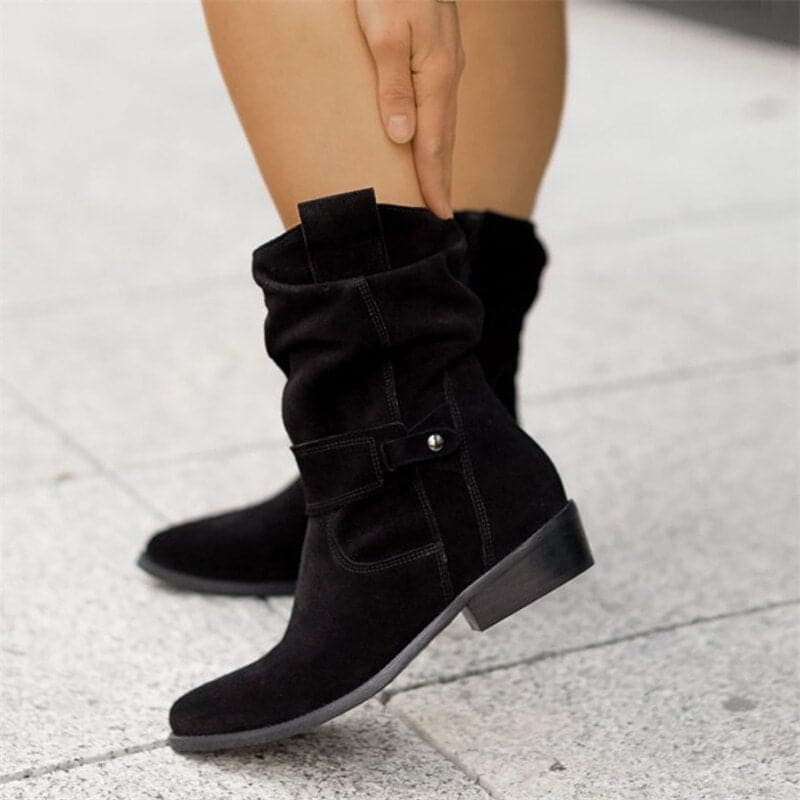 Bottes femme – Suédine souple – Coupe ample – Boucles décoratives – Style décontracté