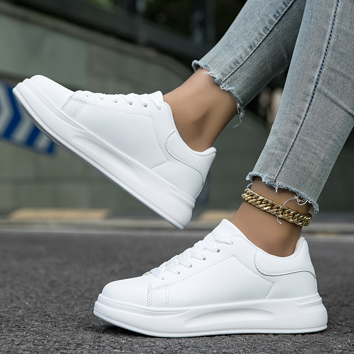 Baskets femme – Cuir lisse – Basse – Semelle surélevée – Fermeture à lacets