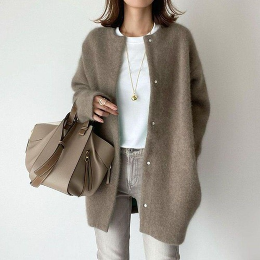 Cardigan long femme – Coupe oversize – Maille douce – Boutons discrets – Col rond