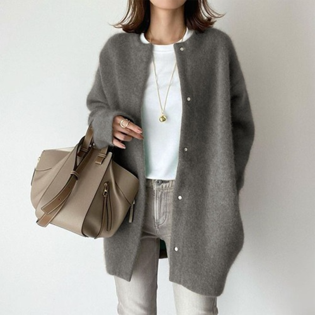 Cardigan long femme – Coupe oversize – Maille douce – Boutons discrets – Col rond