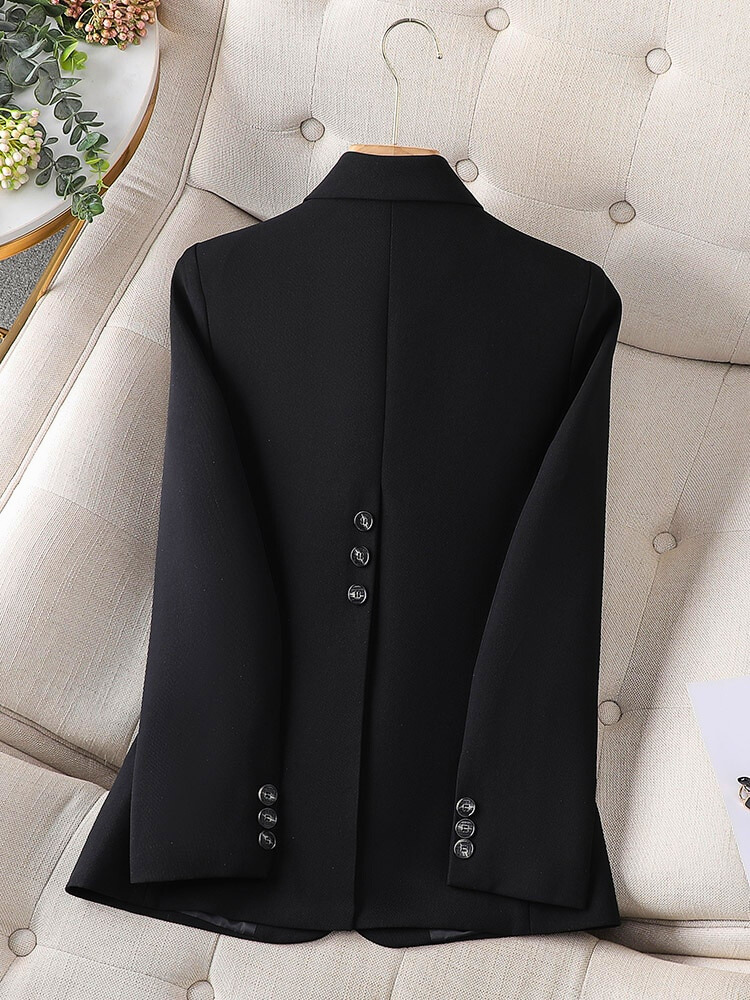 Blazer femme – Coupe slim structurée – Boutonnage simple – Style professionnel