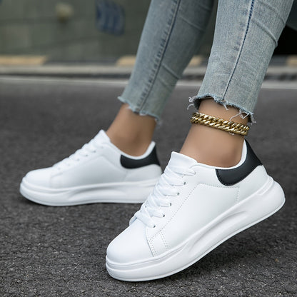 Baskets femme – Cuir lisse – Basse – Semelle surélevée – Fermeture à lacets