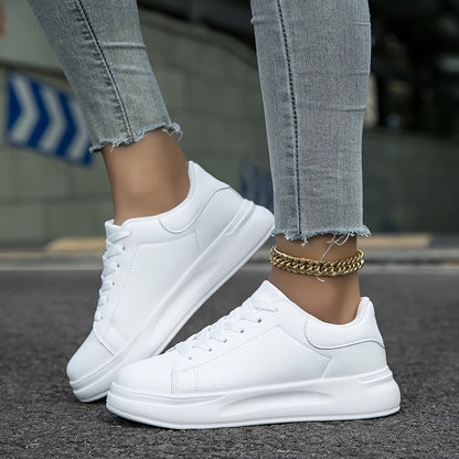 Baskets femme – Cuir lisse – Basse – Semelle surélevée – Fermeture à lacets
