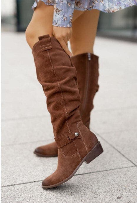 Bottes femme – Suédine souple – Coupe ample – Boucles décoratives – Style décontracté