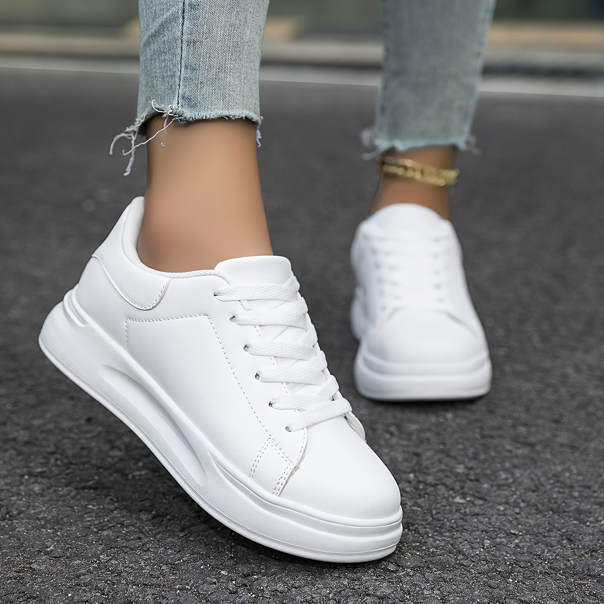 Baskets femme – Cuir lisse – Basse – Semelle surélevée – Fermeture à lacets