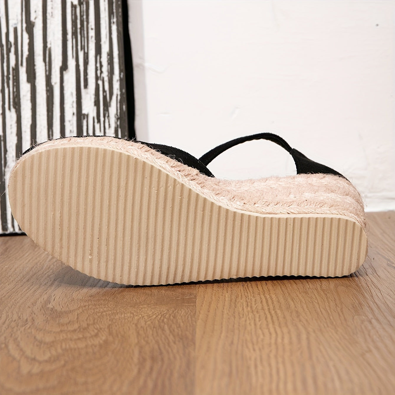 Sandales compensées femme – Bout fermé – Bride cheville – Suédine – Style espadrille