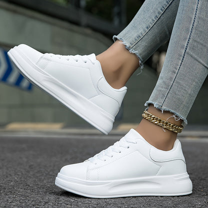 Baskets femme – Cuir lisse – Basse – Semelle surélevée – Fermeture à lacets