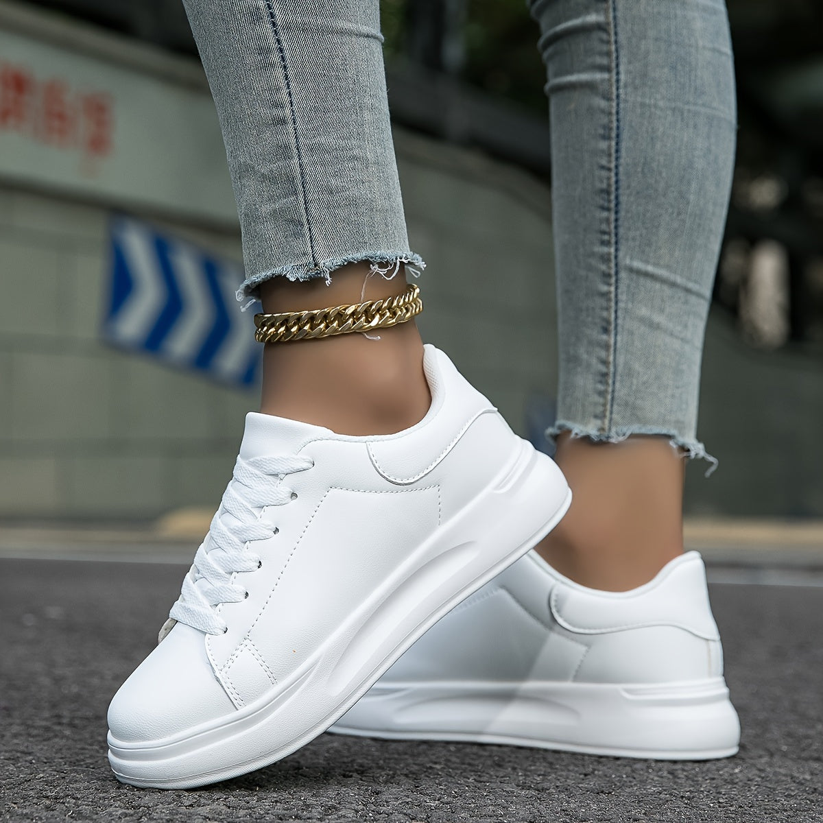 Baskets femme – Cuir lisse – Basse – Semelle surélevée – Fermeture à lacets