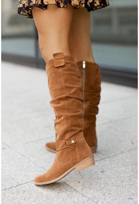 Bottes femme – Suédine souple – Coupe ample – Boucles décoratives – Style décontracté