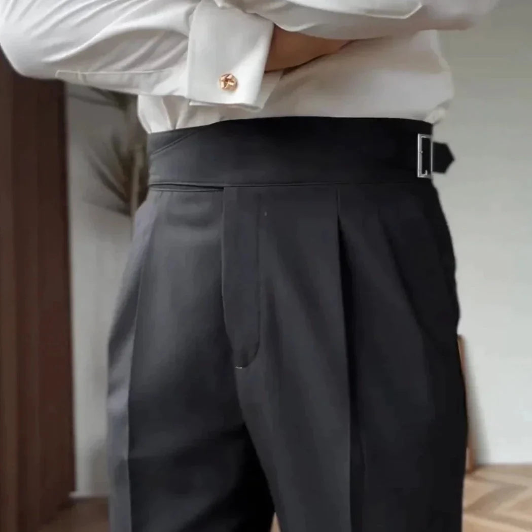 Pantalon homme élégant – Taille haute – Coupe ajustée – Pinces – Boucles réglables