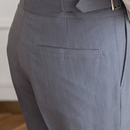 Pantalon homme élégant – Taille haute – Coupe ajustée – Pinces – Boucles réglables