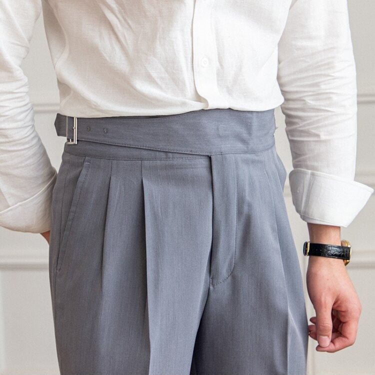 Pantalon homme élégant – Taille haute – Coupe ajustée – Pinces – Boucles réglables